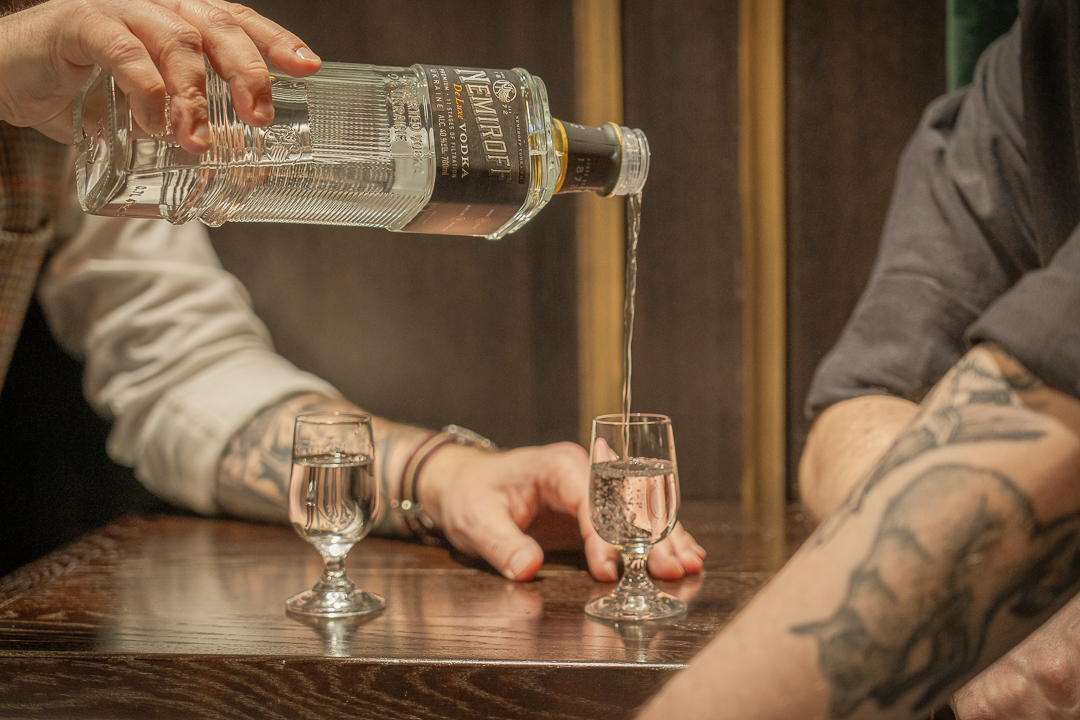 how to choose vodka glasses