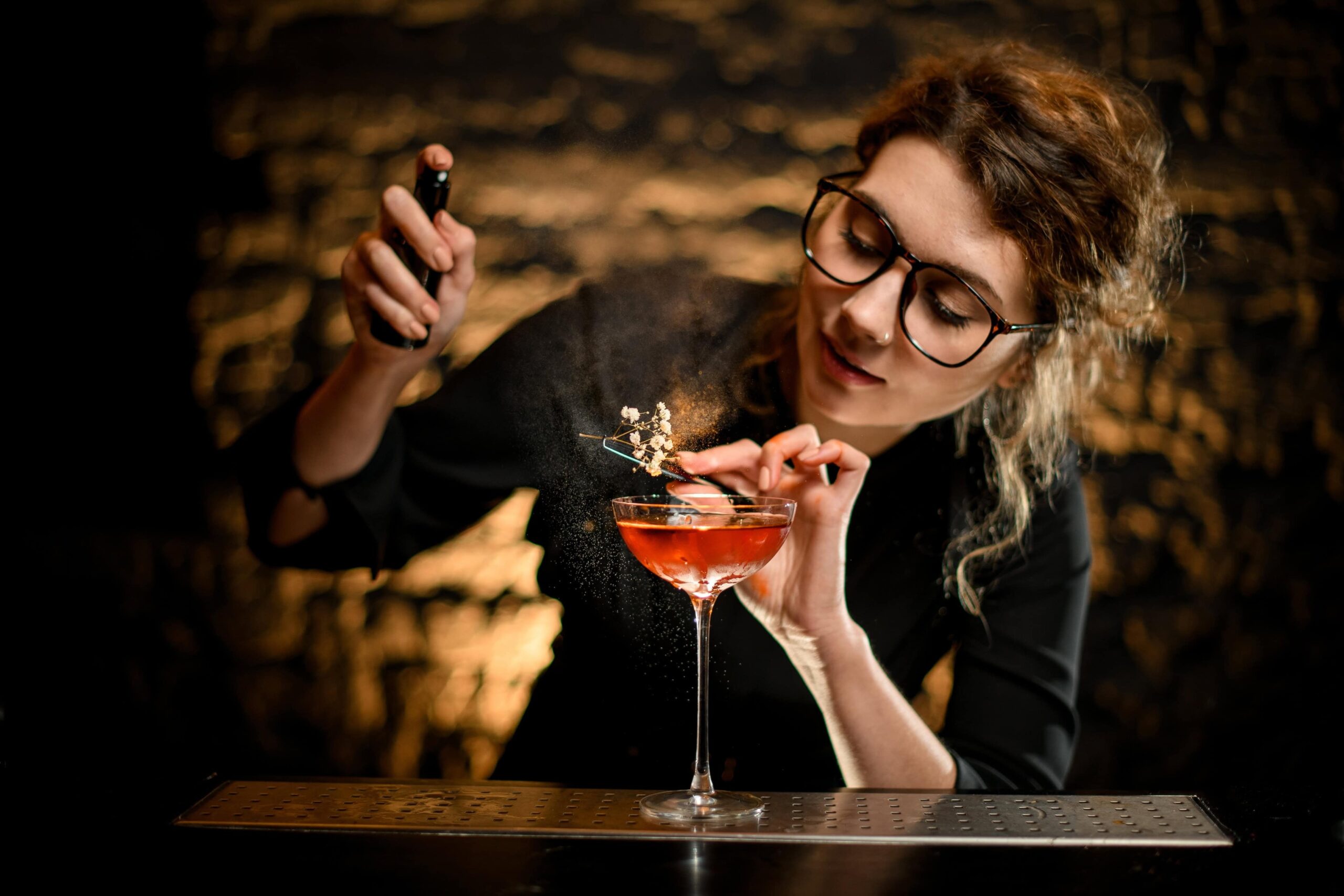 Taste Psychology: How Aroma Shapes Cocktail Perception