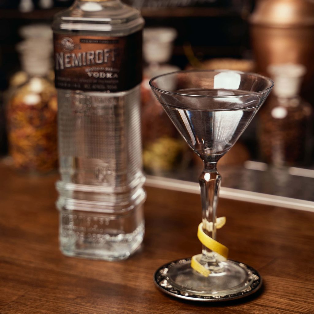 Clear Cocktails: The Elegant Side of Vodka Mixology vodka mixology cocktails